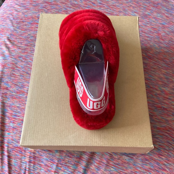 UGG Yeah Fluff Slide. They’re red and a size 9 in Women. - Picture 6 of 7